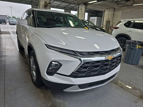 Used 2025 Chevrolet Blazer LT FWD image 1
