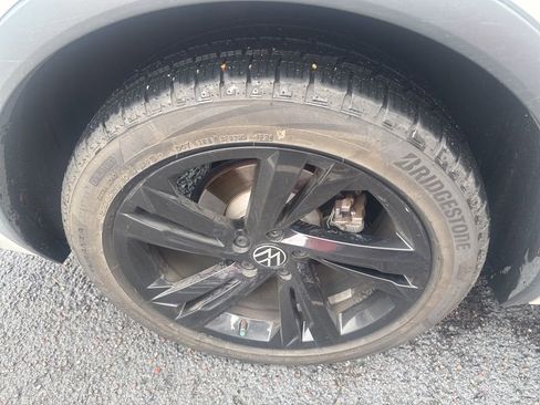 Used 2023 Volkswagen Tiguan SE R-Line image 9