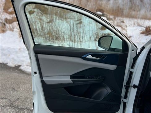 Used 2023 Volkswagen Taos SE image 34