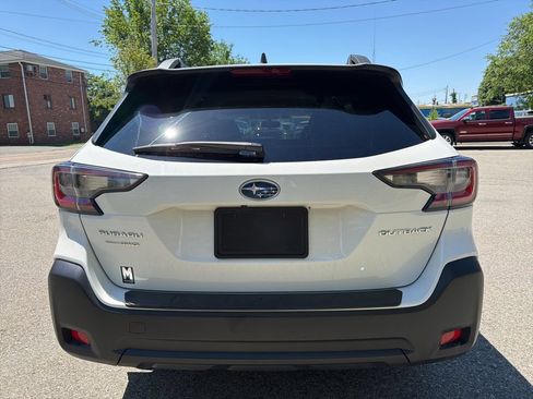 Used 2025 Subaru Outback Premium AWD/4WD image 5