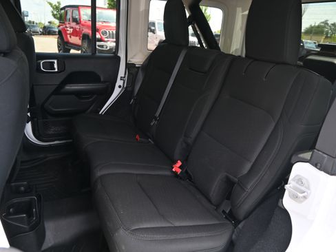 Used 2019 Jeep Wrangler Unlimited Sahara w/ Safety Group AWD/4WD image 31