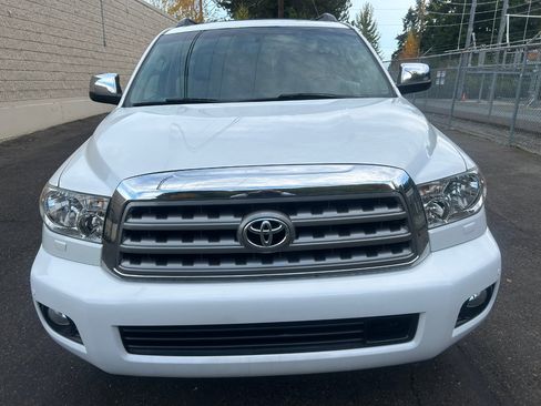 Used 2014 Toyota Sequoia Platinum image 2