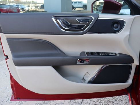 Used 2020 Lincoln Continental w/ Premium Package image 42