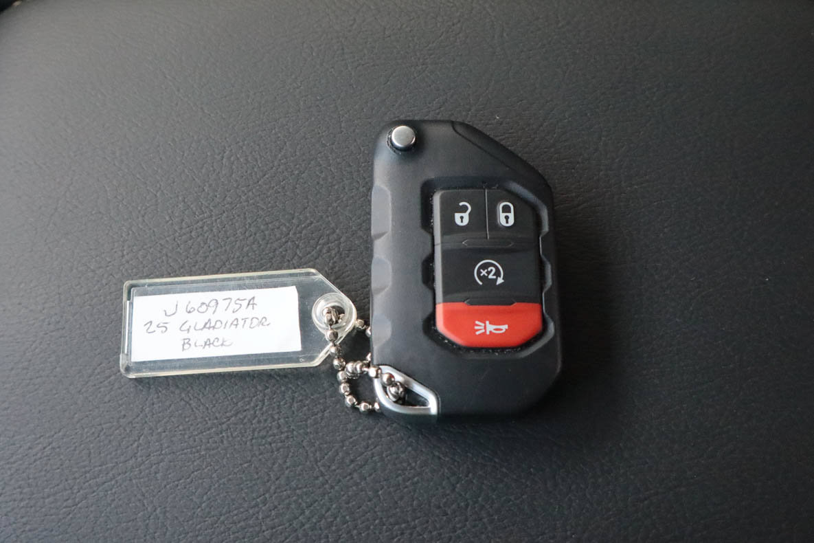 Used 2025 Jeep Gladiator Sport AWD/4WD image 35