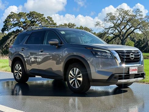 Used 2025 Nissan Pathfinder SL FWD image 5