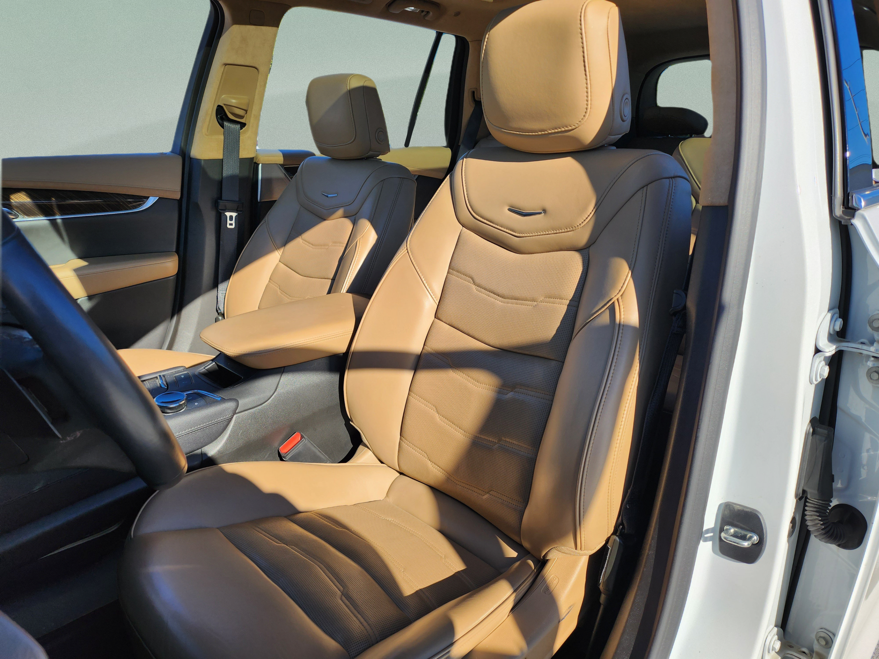 Used 2023 Cadillac XT6 Premium Luxury w/ Platinum Package FWD image 13