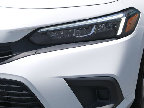 Used 2022 Honda Civic LX image 9