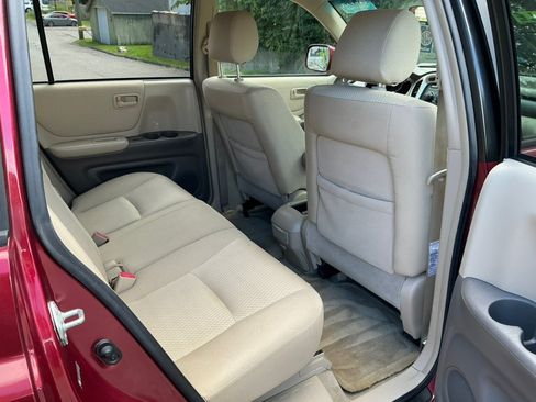 Used 2005 Toyota Highlander 4WD V6 w/ Appearance Pkg image 29