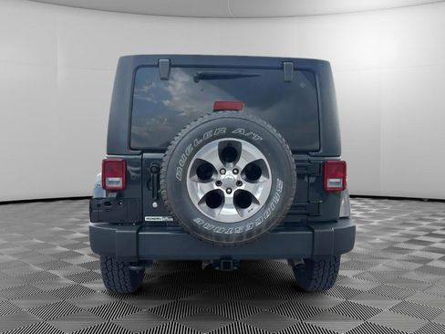Used 2017 Jeep Wrangler Unlimited Sahara w/ Max Tow Package AWD/4WD image 8