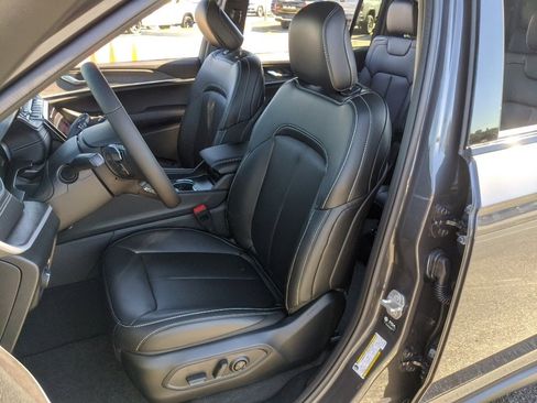 New 2025 Jeep Grand Cherokee L Limited w/ Black Appearance Package image 36