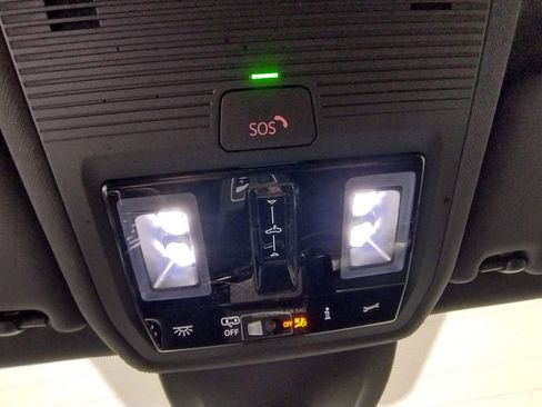 Certified 2022 Volkswagen GTI SE image 31