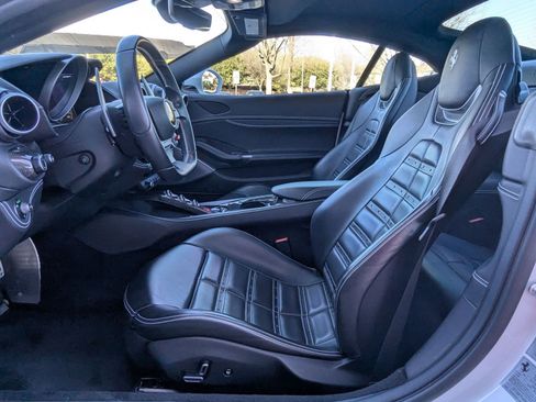 Used 2019 Ferrari Portofino image 5