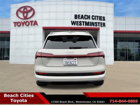 Used 2022 Audi e-tron Premium image 10