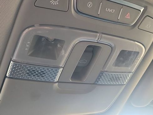 Used 2022 Kia Telluride S FWD image 19