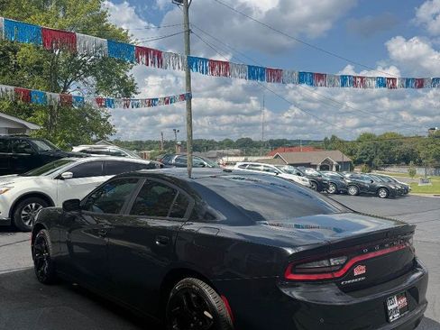Used 2020 Dodge Charger SXT RWD image 6