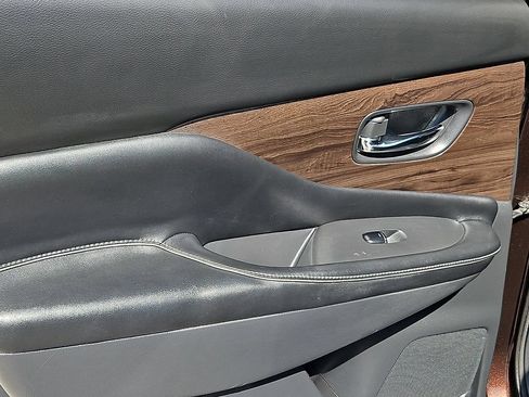 Used 2019 Nissan Murano Platinum FWD image 16