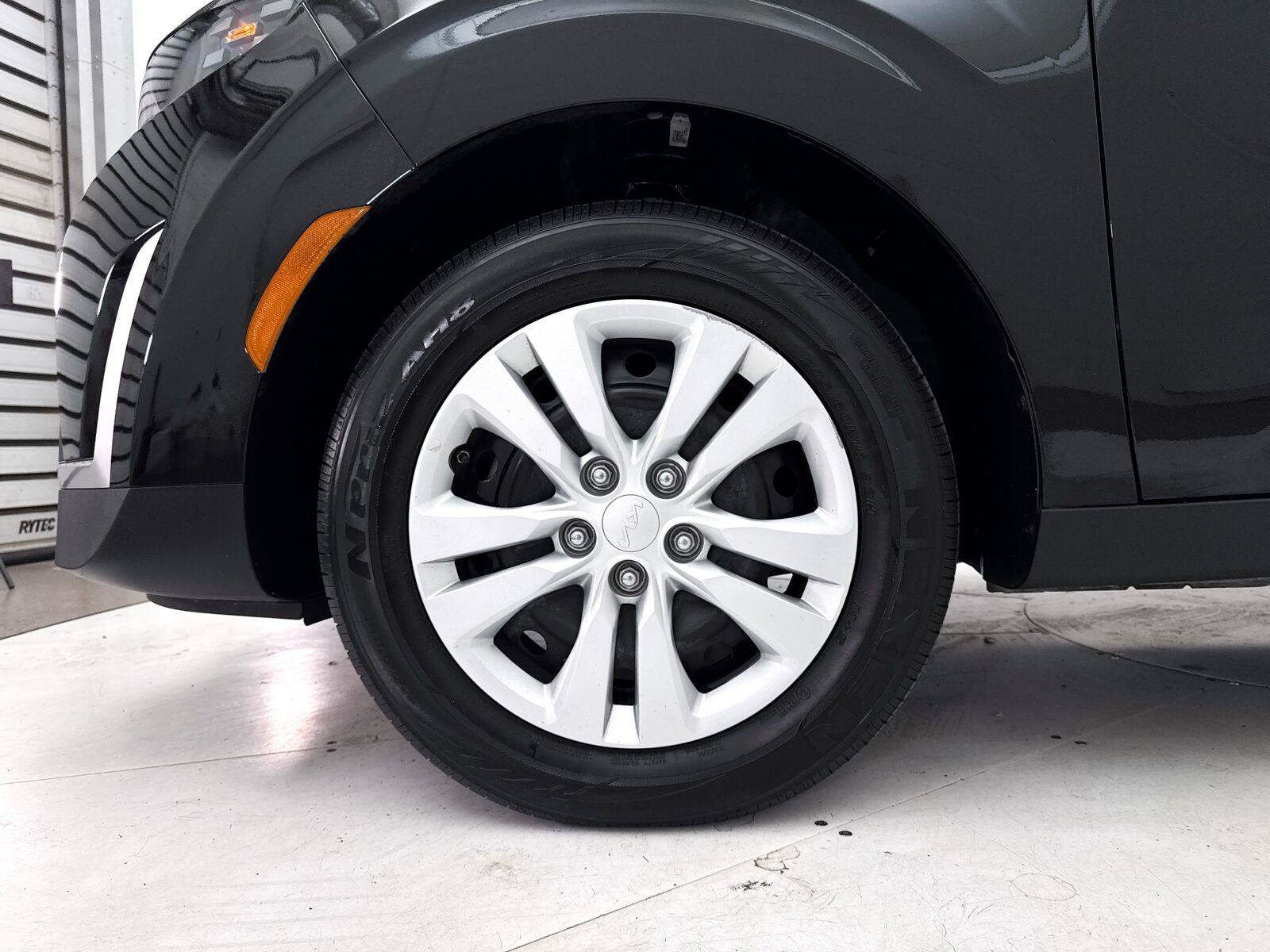 Used 2025 Kia Soul LX FWD image 13
