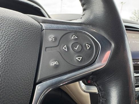 Used 2022 Chevrolet Traverse LT image 19