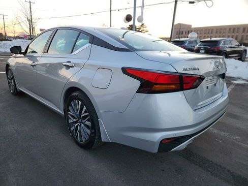 Used 2024 Nissan Altima 2.5 SV w/ SV Premium Package image 8