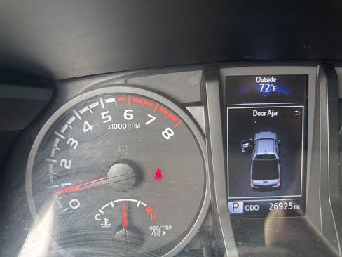 Used 2021 Toyota Tacoma SR w/ SR Convenience Package RWD image 11