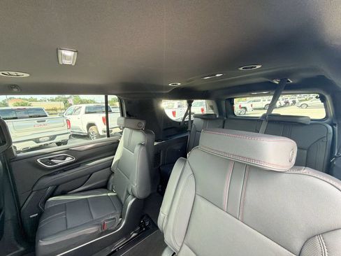 Used 2022 Chevrolet Suburban RST w/ Luxury Package AWD/4WD image 15