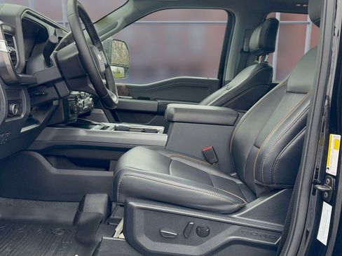 Used 2025 Ford F250 Lariat w/ Black Appearance Package image 17