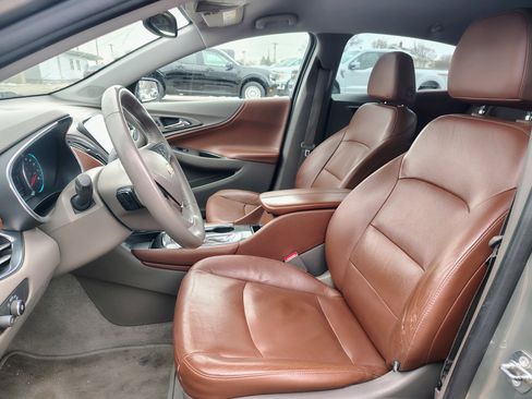 Used 2017 Chevrolet Malibu LT w/ Leather Package image 11