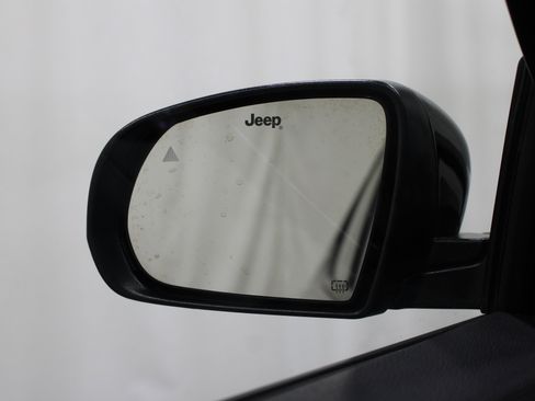 Used 2025 Jeep Compass Limited AWD/4WD image 9