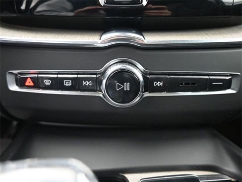 Used 2022 Volvo XC60 B6 Inscription w/ Advanced Package image 12