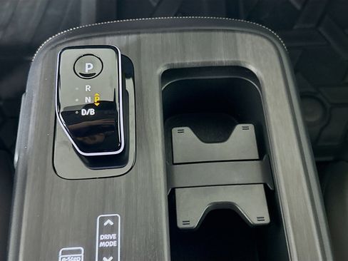 Used 2023 Nissan Ariya FWD image 25