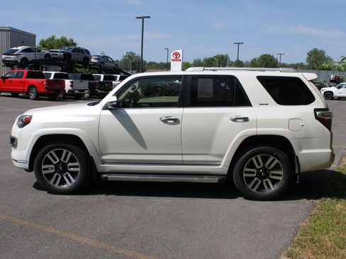 Used 2022 Toyota 4Runner Limited AWD/4WD image 5