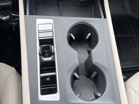 Used 2024 Volkswagen Atlas SE image 12