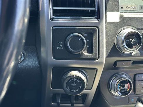 Used 2018 Ford F150 Platinum w/ Equipment Group 701A Luxury AWD/4WD image 17