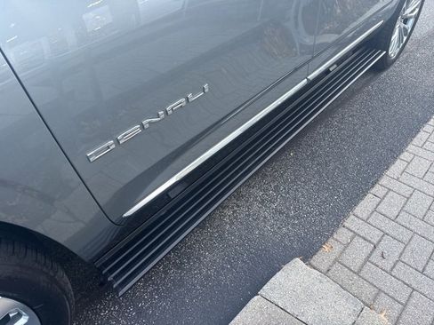 Used 2024 GMC Yukon XL Denali w/ Denali Reserve Package image 5