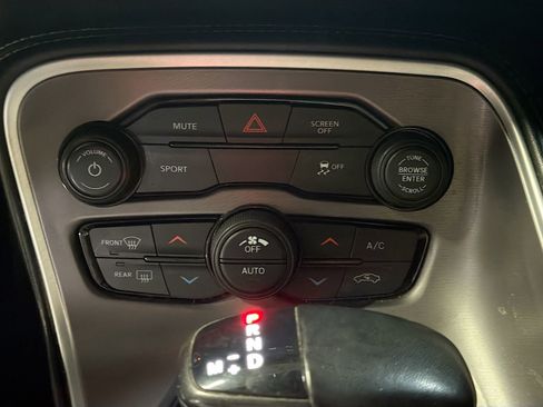 Used 2022 Dodge Challenger SXT RWD image 15