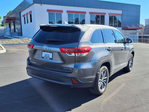 Certified 2018 Toyota Highlander XLE AWD/4WD image 4