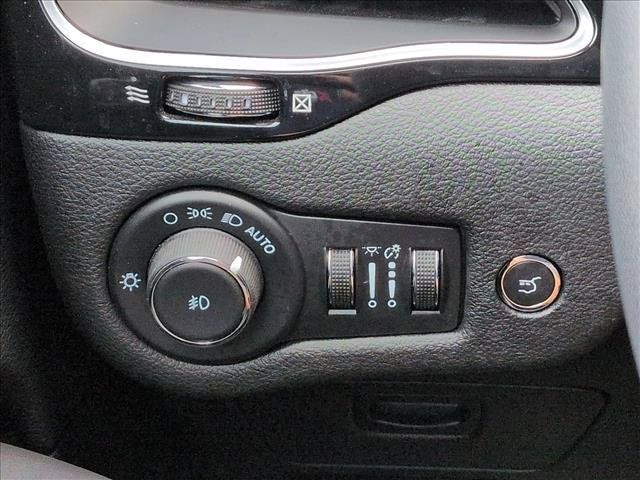 Used 2023 Jeep Cherokee Altitude Lux AWD/4WD image 18