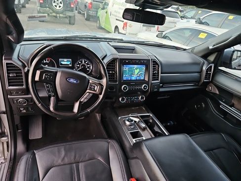 Used 2021 Ford Expedition Limited image 3