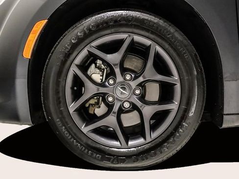 Used 2019 Chrysler Pacifica Touring-L Plus w/ S Appearance Package image 8