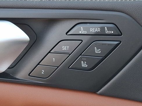 Certified 2023 BMW X7 xDrive40i w/ Executive Package image 28