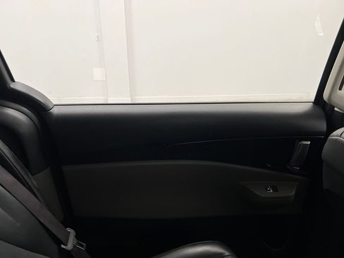 Used 2025 Kia Carnival FWD image 39