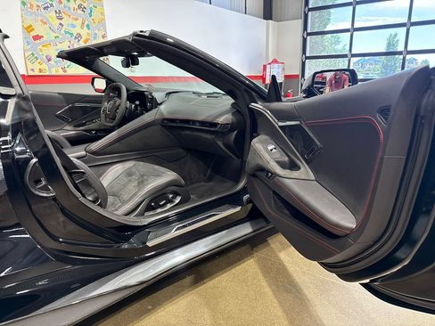Used 2022 Chevrolet Corvette Stingray Premium Conv w/ Z51 Performance Package RWD image 68
