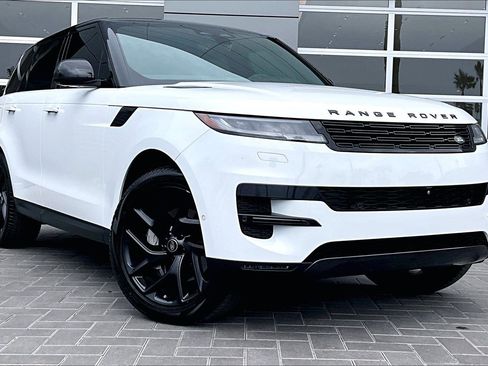 Used 2024 Land Rover Range Rover Sport SE image 3