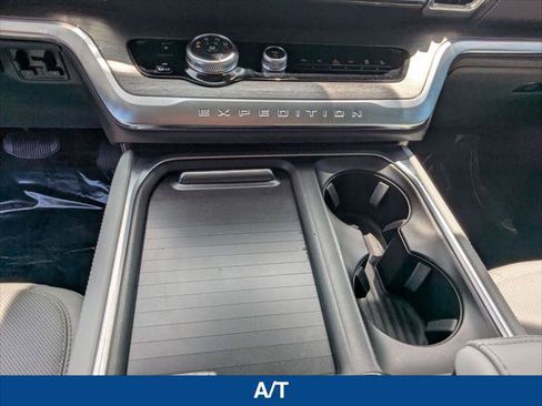 Certified 2025 Ford Expedition Platinum AWD/4WD image 19