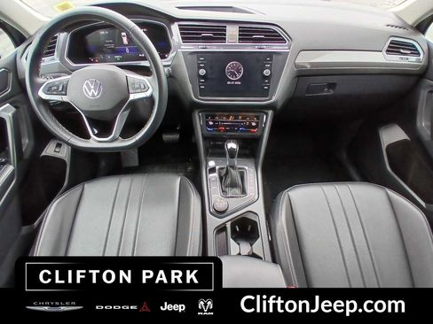 Used 2024 Volkswagen Tiguan SE image 18