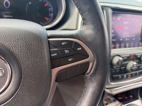 Used 2018 Jeep Grand Cherokee Altitude RWD image 14