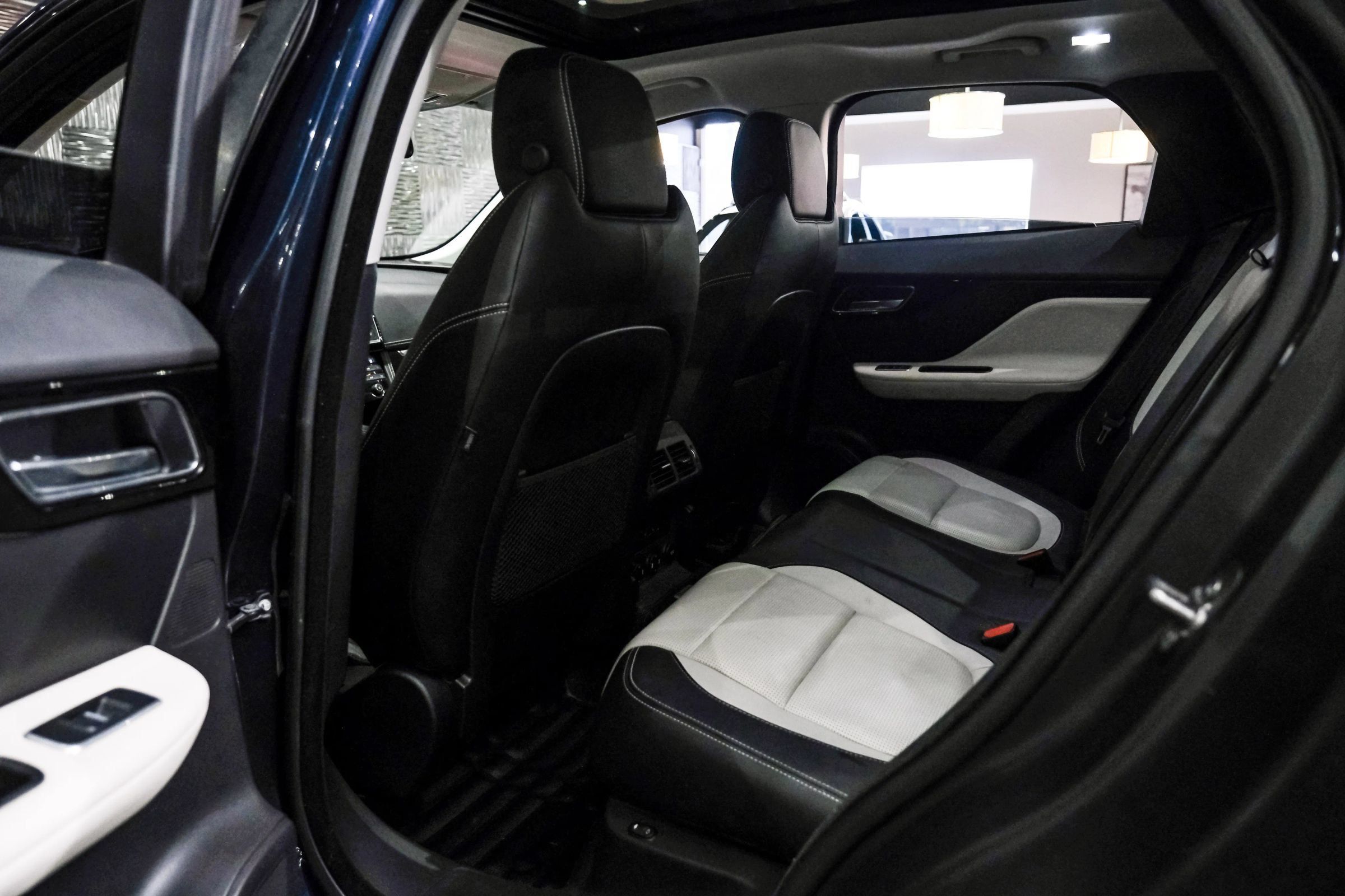 Used 2018 Jaguar F-PACE R-Sport AWD/4WD image 30
