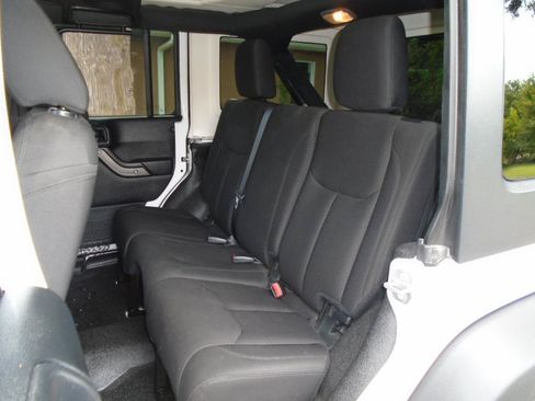 Used 2016 Jeep Wrangler Unlimited Sport w/ Quick Order Package 24S AWD/4WD image 9