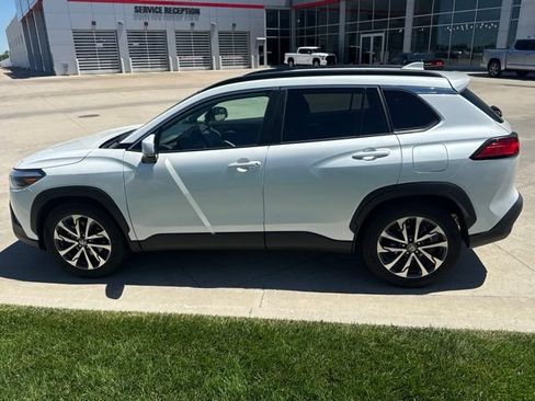 Used 2024 Toyota Corolla Cross XLE w/ Convenience Package AWD/4WD image 7