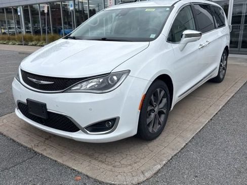 Certified 2018 Chrysler Pacifica Limited w/ Advanced Safetytec Group image 3